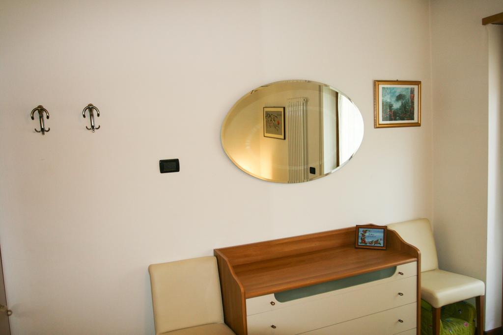 Appartamento Lombardi Riva del Garda Luaran gambar